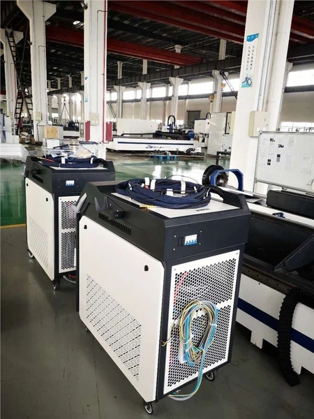 Handheld Laser Welder / Handheld Laser Welding Machine For Metal China Manufacturer